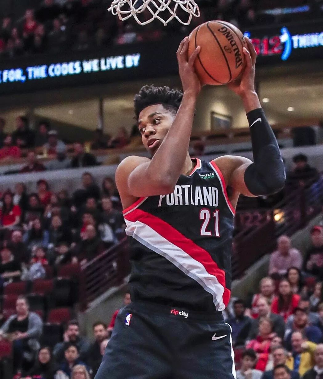 开拓者队缺少内线大个子难有优势