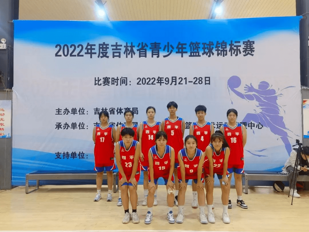 南极球队奋勇作战，成功闯入淘汰赛的简单介绍