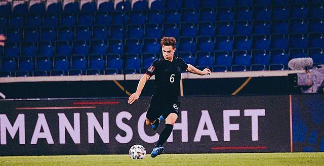 德国国家队努力击败罗马尼亚队,保持领先的简单介绍 德国国家队努力击败罗马尼亚队,保持领先的简单介绍