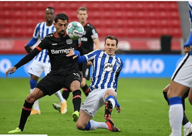 柏林赫塔队在德甲比赛中逆转对手取得胜利