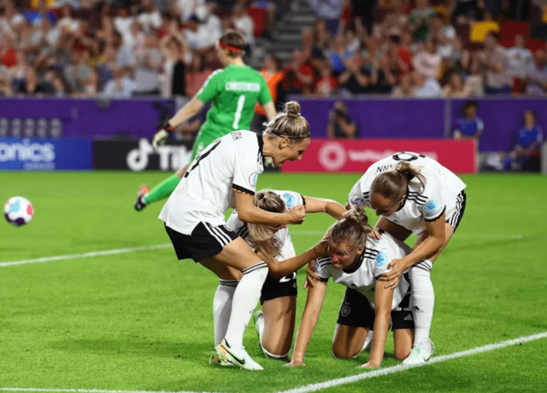 波兰女足逆袭摩洛哥，晋级热身赛决赛