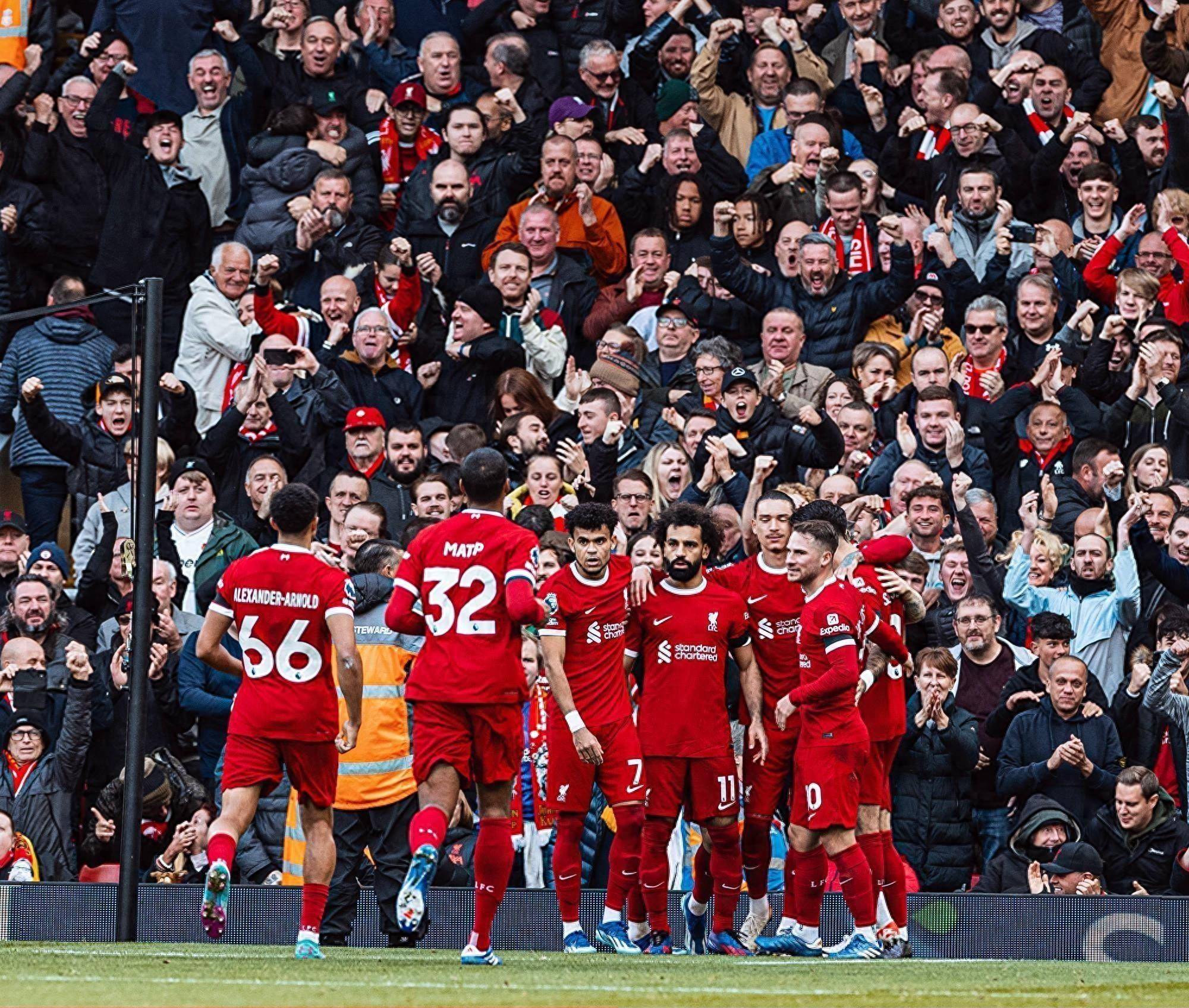 利物浦面对马德里竞技,双方展开激烈角逐 利物浦面对马德里竞技,双方展开激烈角逐