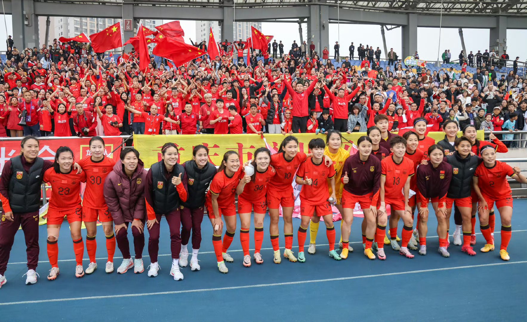 包含外教团队投身中国女足，联手追梦的词条