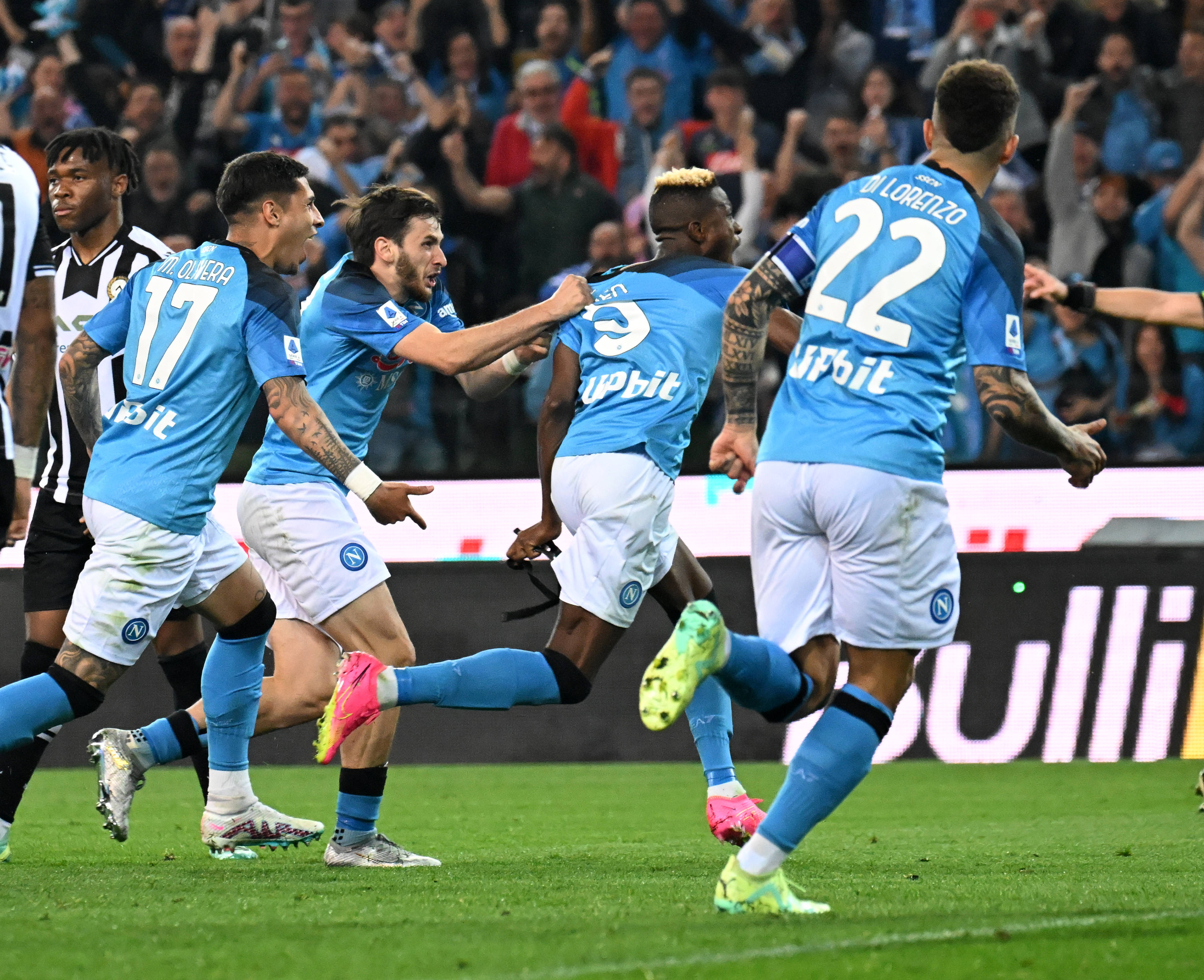 关于佛罗伦萨主场险胜，挣扎取胜保级希望的信息