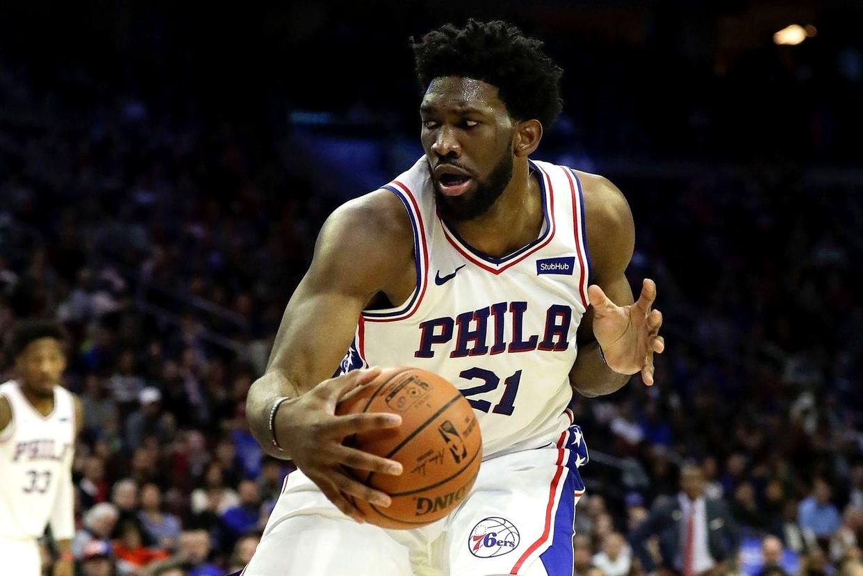 关于新疆队翻盘天津队，恩比德刷新纪录的信息