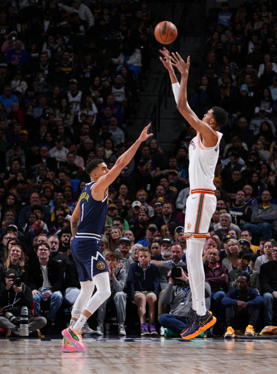 马刺鏖战雷霆,欧文统治全场的简单介绍 马刺鏖战雷霆,欧文统治全场的简单介绍