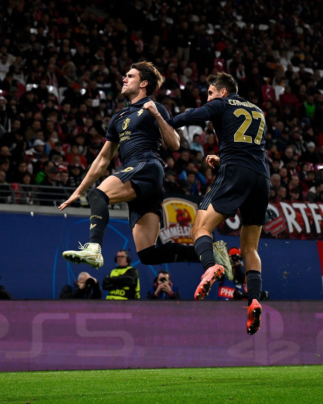 尤文鏖战丹麦,皮克点燃赛场 尤文鏖战丹麦,皮克点燃赛场