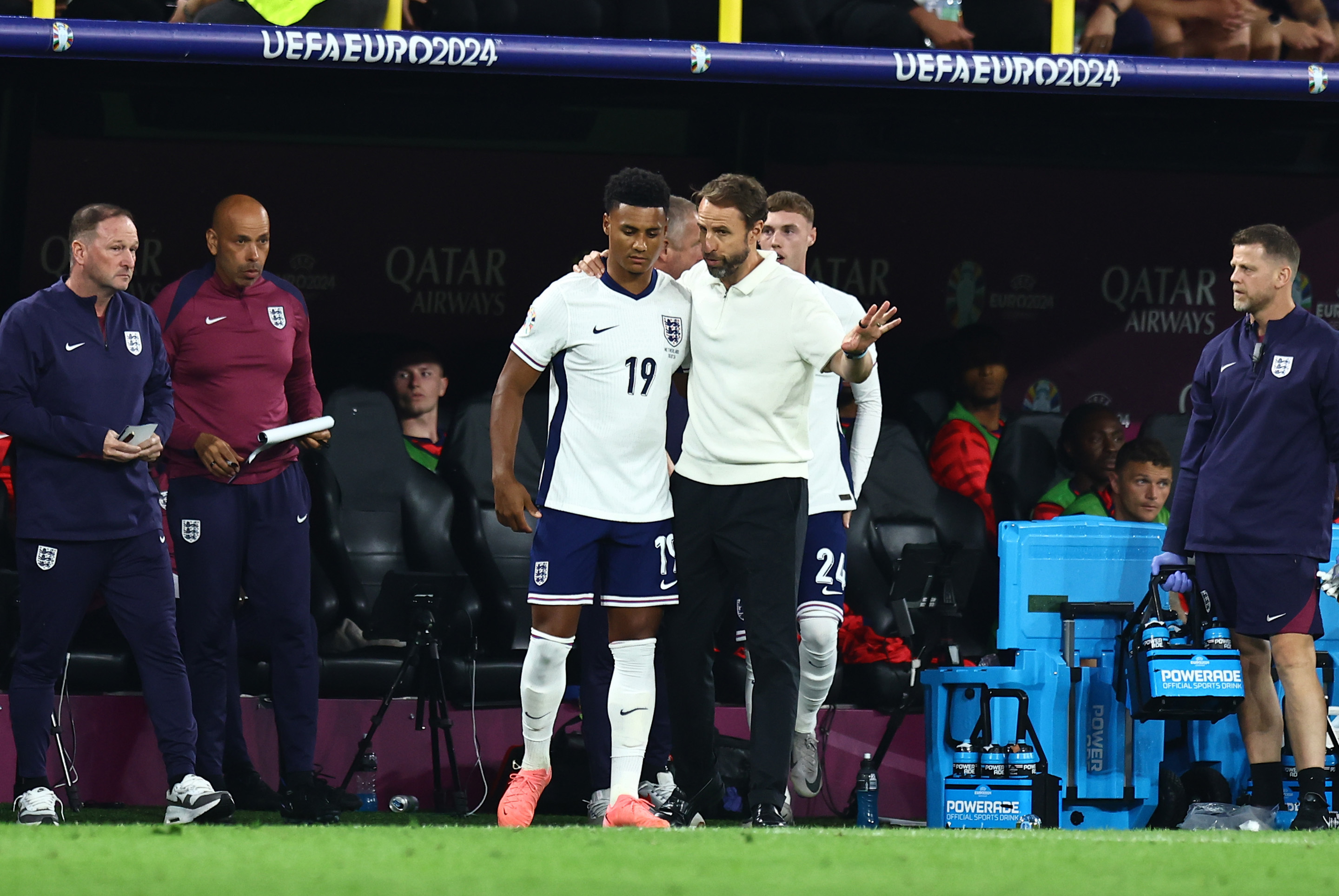 英格兰队翻盘法国队,张本智和统治全场 英格兰队翻盘法国队,张本智和统治全场