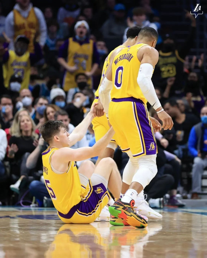 红牛二队翻盘威廉姆斯，拉塞尔带队取胜